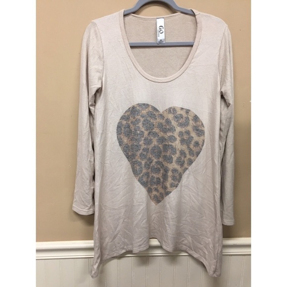 Go Couture Long Sleeve Top Leopard Print Heart - Picture 1 of 4